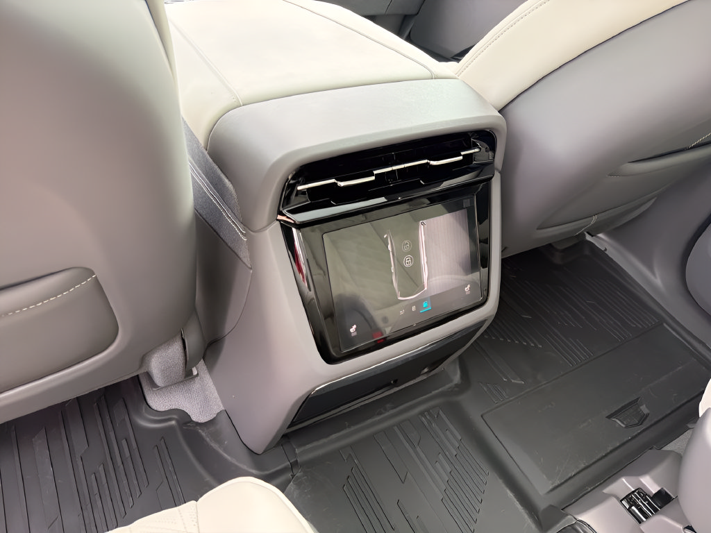 New 2026 Cadillac Escalade IQ Sport 1 w/ LPO, Floor Liner Package AWD/4WD image 31