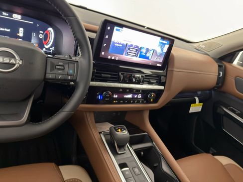 New 2026 Nissan Pathfinder Platinum AWD/4WD image 19