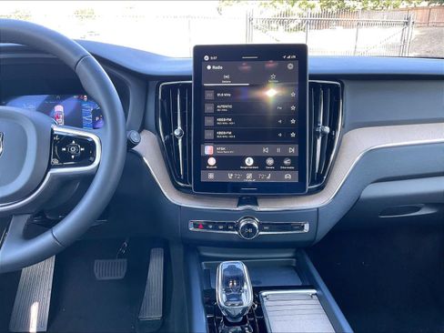 New 2027 Volvo XC60 B5 Plus AWD/4WD image 9