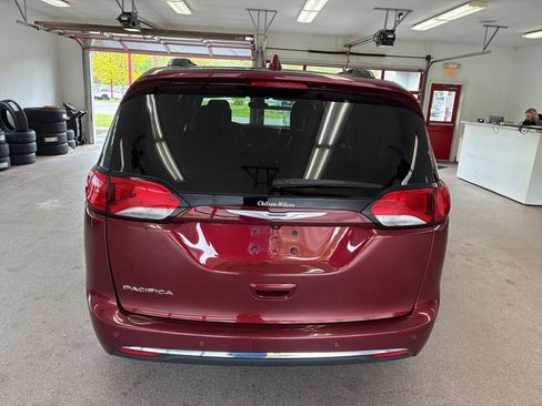 Used 2018 Chrysler Pacifica Touring-L Plus FWD image 26