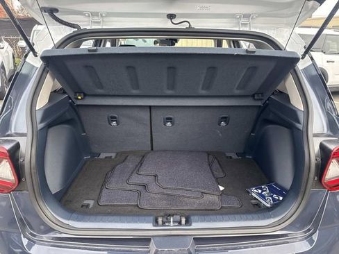 Used 2023 Hyundai Venue Limited image 7