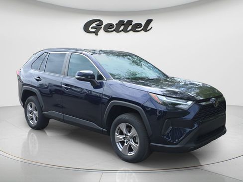 Used 2022 Toyota RAV4 XLE FWD image 2