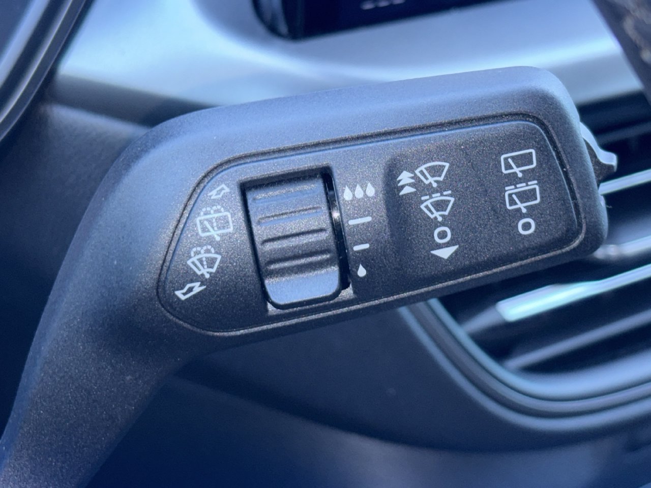 Used 2023 Ford Escape SE FWD image 10