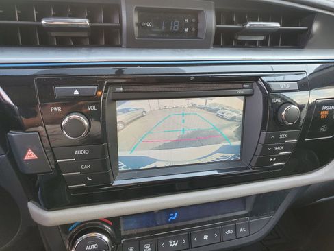 Used 2015 Toyota Corolla LE FWD image 37