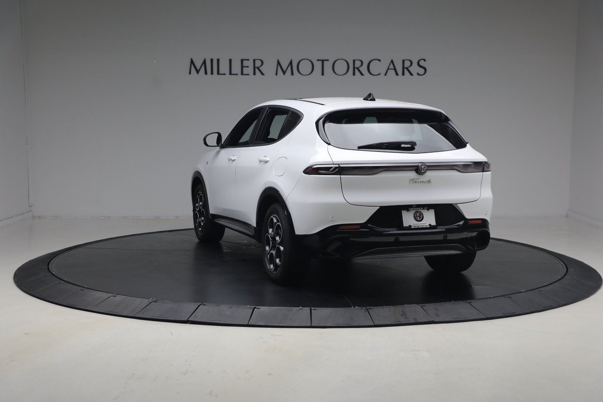 Used 2024 Alfa Romeo Tonale Ti w/ Premium Interior Package AWD/4WD image 4
