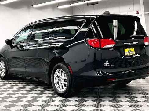 Used 2023 Chrysler Voyager LX FWD image 2