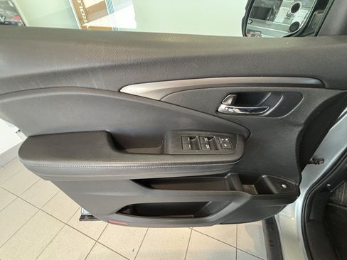 Used 2019 Honda Ridgeline RTL image 11