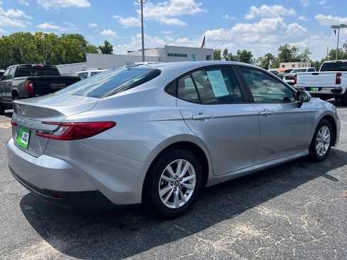 Used 2025 Toyota Camry LE FWD image 3