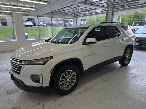 Certified 2023 Chevrolet Traverse LT FWD image 2