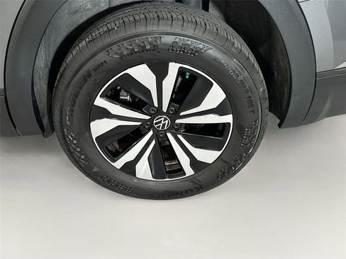 Used 2024 Volkswagen Atlas SE AWD/4WD image 35