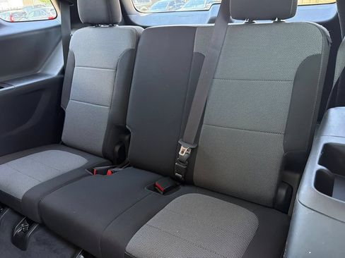 Used 2021 Chevrolet Traverse LT FWD image 16