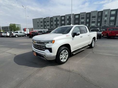 Used 2022 Chevrolet Silverado 1500 LTZ AWD/4WD image 4