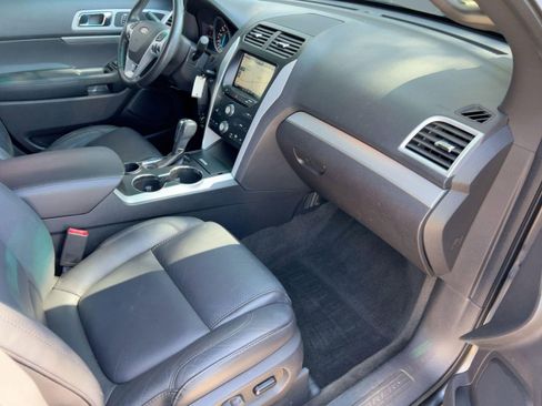 Used 2015 Ford Explorer XLT w/ Equipment Group 202A image 31