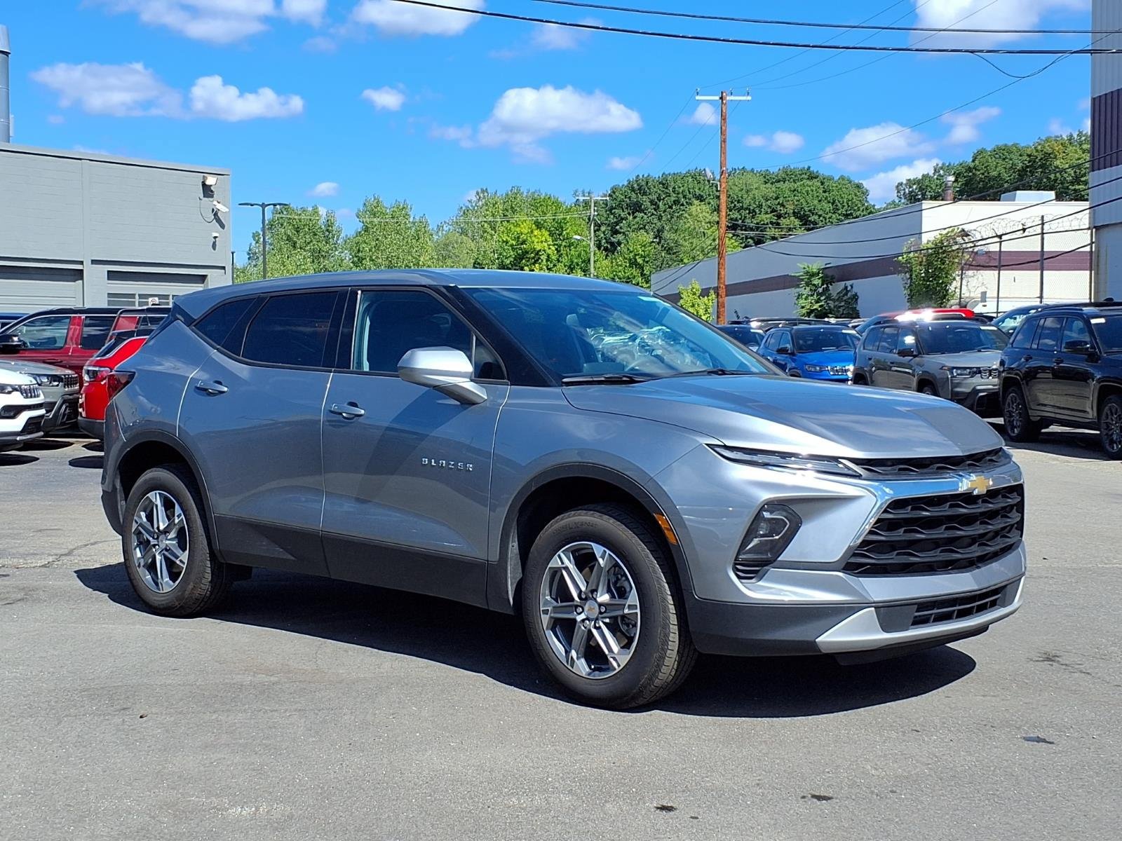 Used 2025 Chevrolet Blazer LT FWD image 1