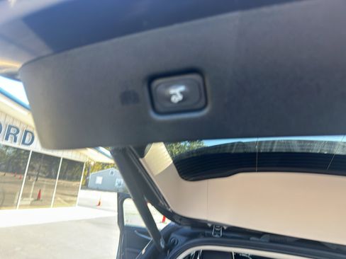 Used 2022 Lincoln Nautilus FWD w/ Premium Package image 14