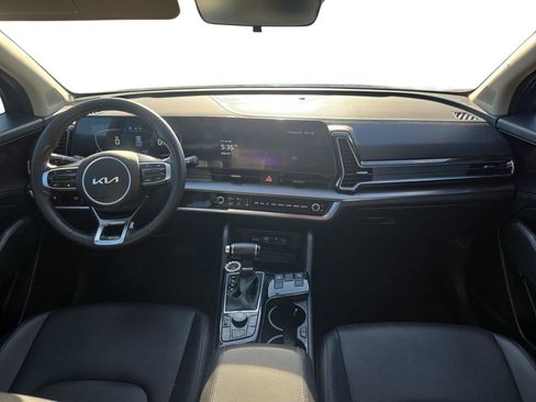 Used 2025 Kia Sportage EX FWD image 9