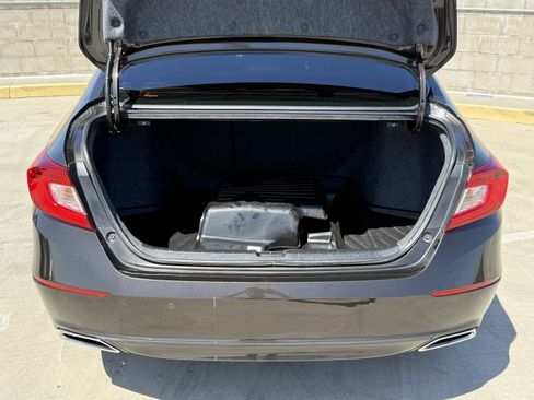 Used 2018 Honda Accord Touring image 15