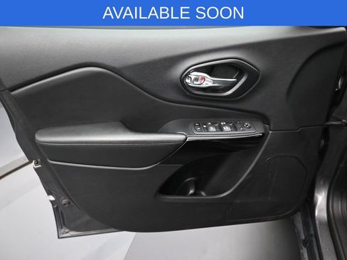 Used 2021 Jeep Cherokee Latitude Plus AWD/4WD image 11