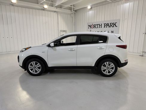 Used 2019 Kia Sportage LX image 2