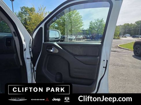Used 2017 Nissan Frontier PRO-4X w/ Pro-4x Luxury Package AWD/4WD image 11
