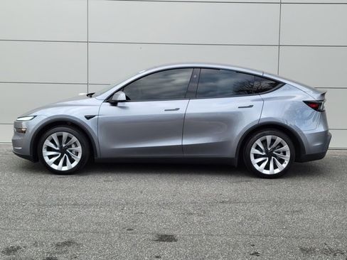 Used 2026 Tesla Model Y Long Range image 2