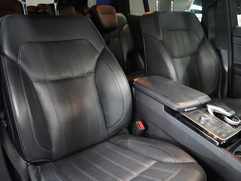 Used 2019 Mercedes-Benz GLS 450 4MATIC image 26