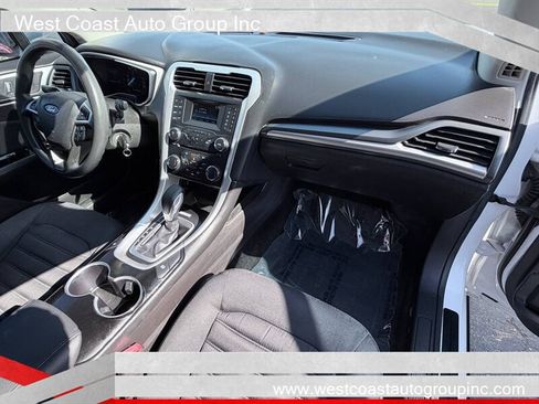 Used 2016 Ford Fusion SE FWD image 8