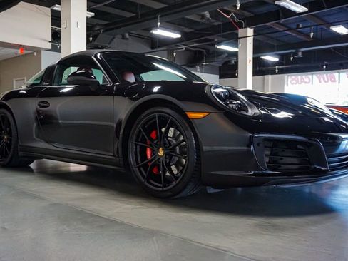 Used 2019 Porsche 911 Targa 4S image 2