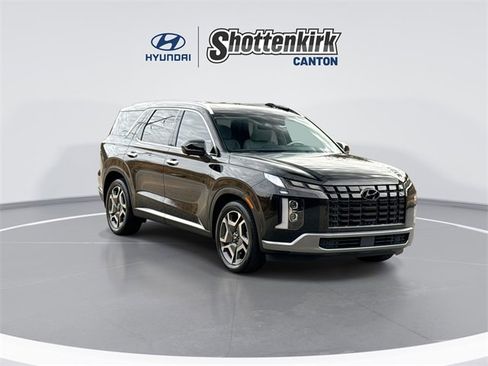 Used 2023 Hyundai Palisade Limited image 2
