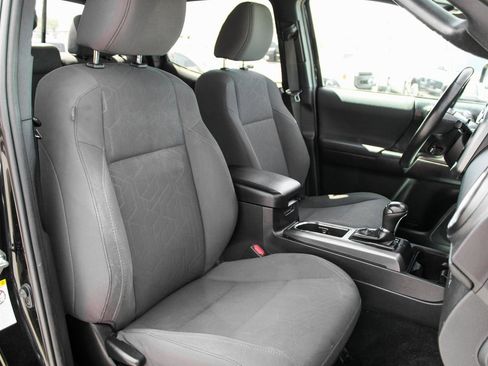 Used 2019 Toyota Tacoma TRD Sport image 26