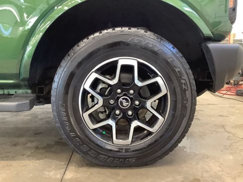Used 2024 Ford Bronco Outer Banks AWD/4WD image 15