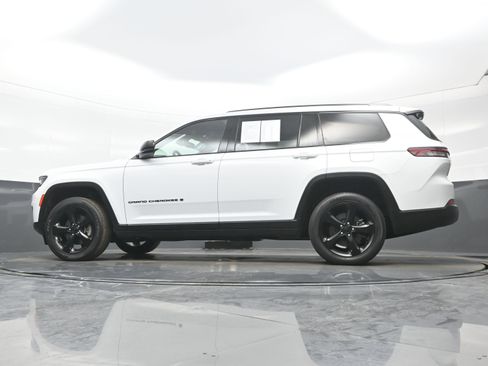 Used 2023 Jeep Grand Cherokee L Laredo image 28