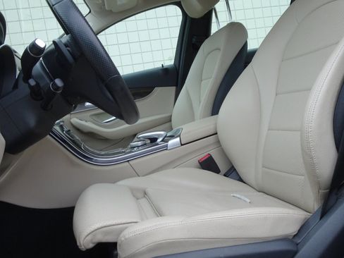 Used 2016 Mercedes-Benz C 300 Sedan image 11