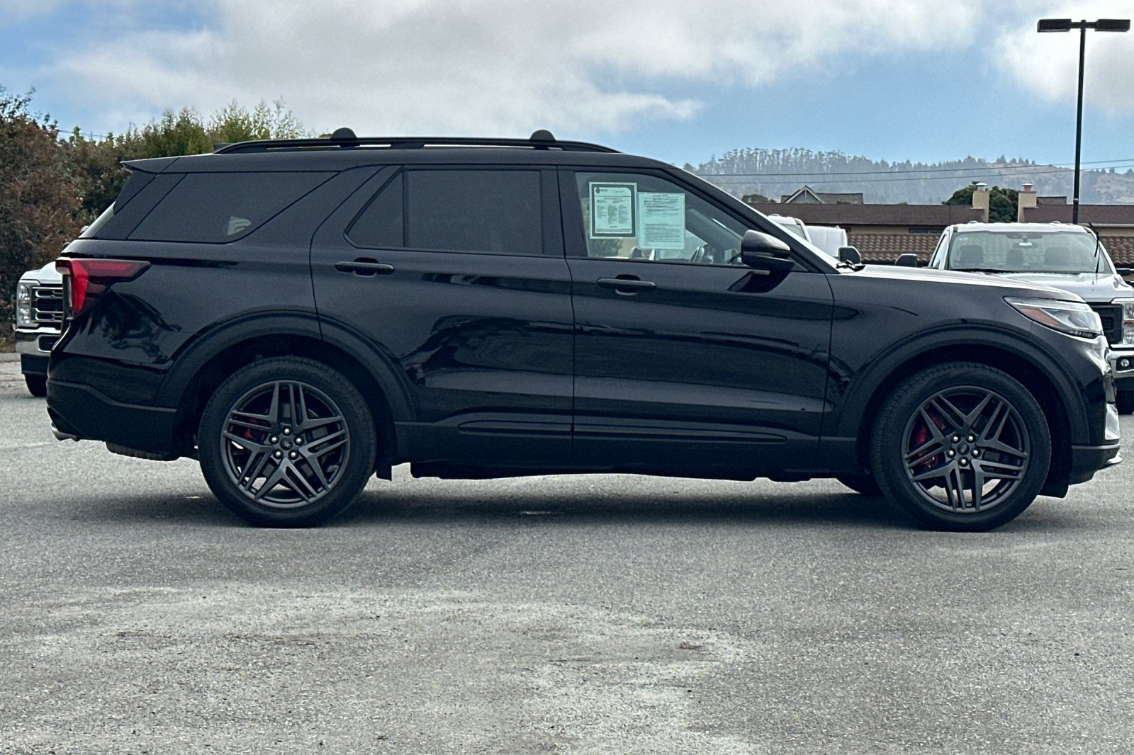 Used 2025 Ford Explorer ST AWD/4WD image 6
