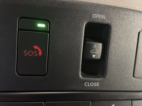 Used 2024 Nissan Altima 2.5 SV w/ SV Premium Package image 16