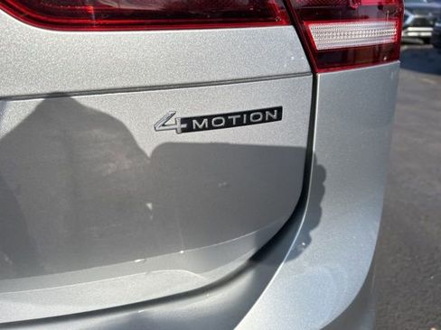 Certified 2024 Volkswagen Tiguan SE image 39
