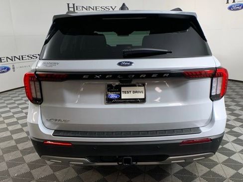 Used 2025 Ford Explorer Active w/ Active Comfort Package image 6