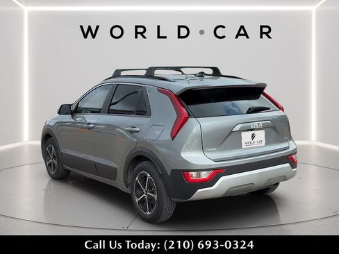 Certified 2025 Kia Niro EX FWD image 5