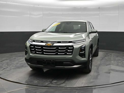 Used 2025 Chevrolet Equinox LT w/ Safety and Technology Package AWD/4WD image 3