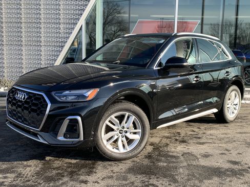 Used 2023 Audi Q5 2.0T Premium w/ Convenience Package image 1