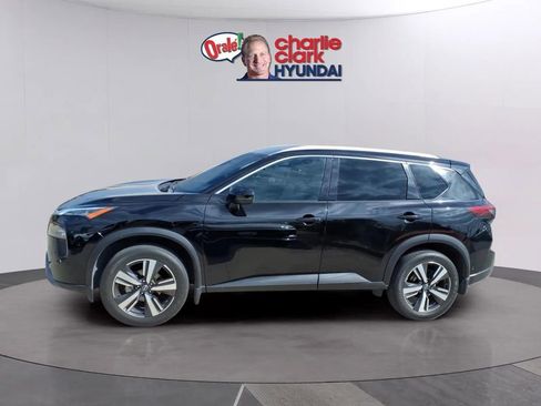 Used 2024 Nissan Rogue SL FWD image 2