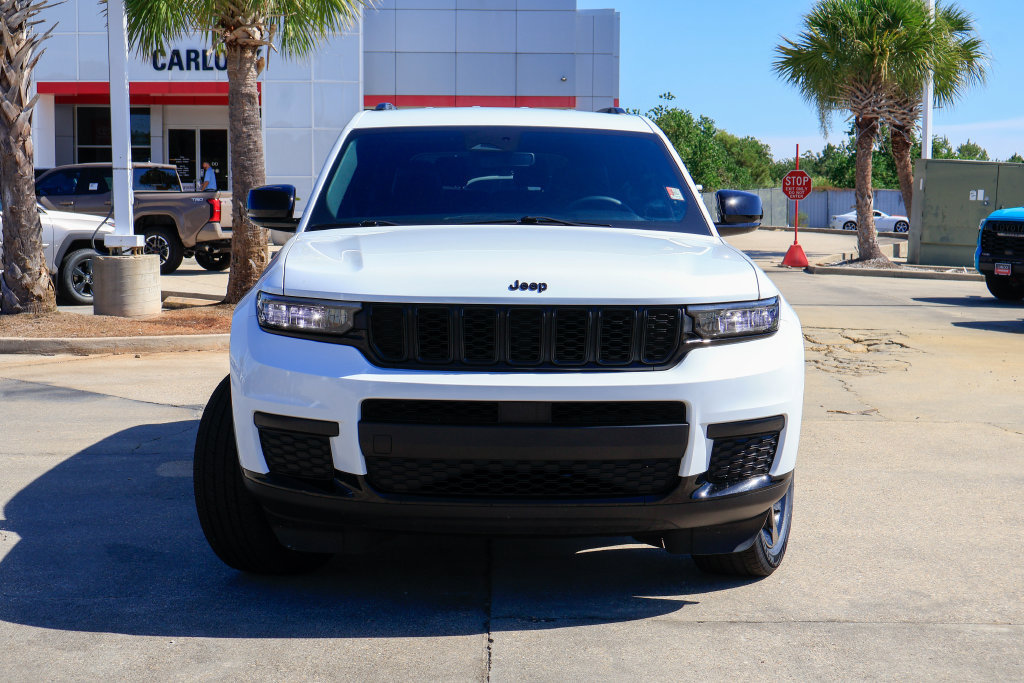 Used 2023 Jeep Grand Cherokee L Laredo RWD image 27