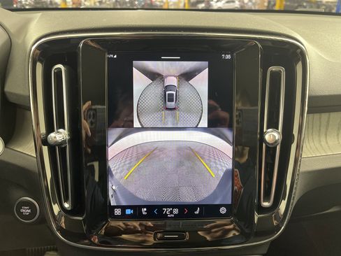 Used 2024 Volvo XC40 B5 Plus w/ Climate Package image 23