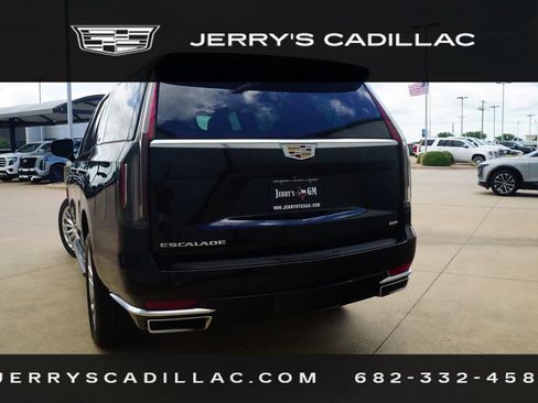 Used 2023 Cadillac Escalade Premium Luxury AWD/4WD image 4