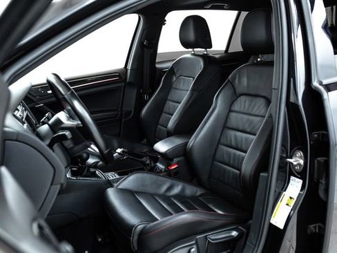 Used 2017 Volkswagen GTI SE image 15