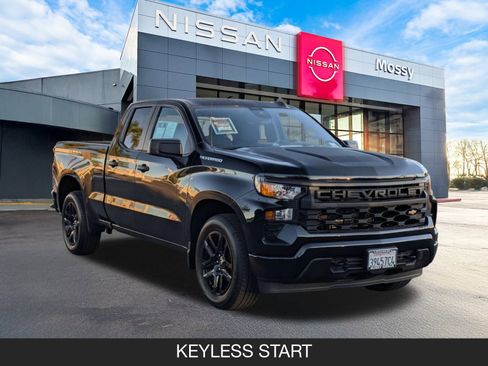 Used 2024 Chevrolet Silverado 1500 Custom image 2