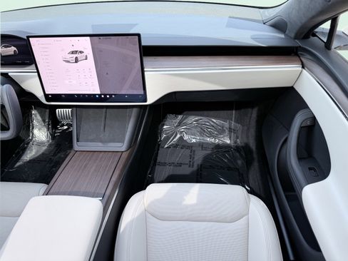 Used 2025 Tesla Model S image 54