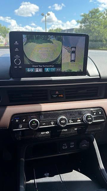 Used 2025 Honda Pilot Elite image 16