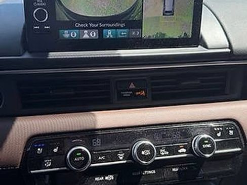 Used 2025 Honda Pilot Elite image 16