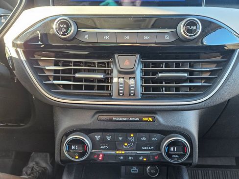 Used 2021 Ford Escape SE w/ Cold Weather Package image 16